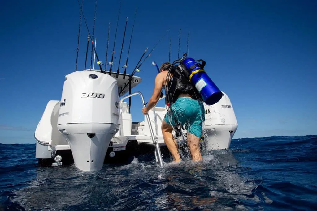 World Cat 325CC Center Console