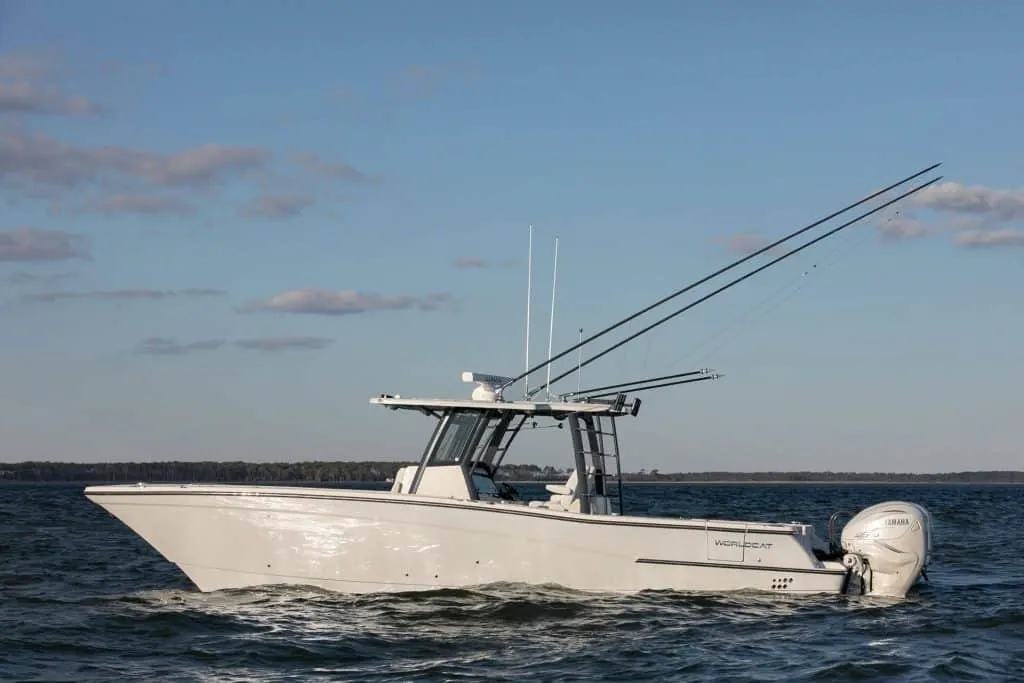 World Cat 400CC-X: 2022 Boat Buyers Guide