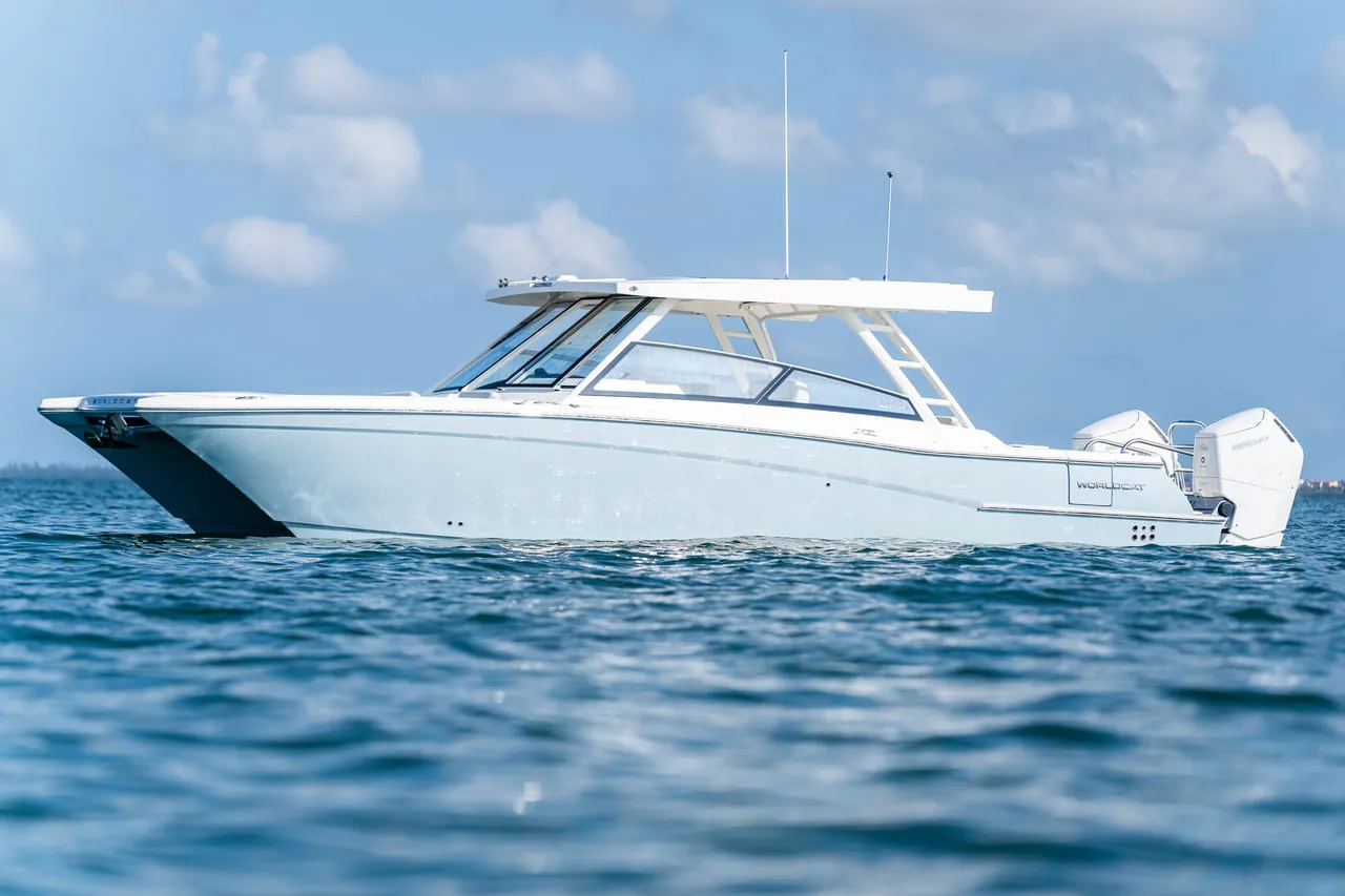 World Cat 400DC-X power catamaran Australia